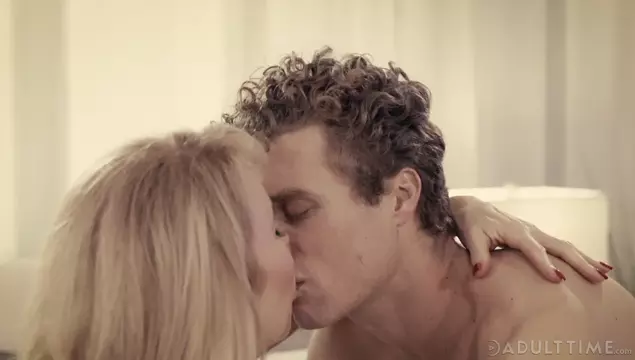 Poster: Michael Vegas - Erica Lauren, - Extra Care...