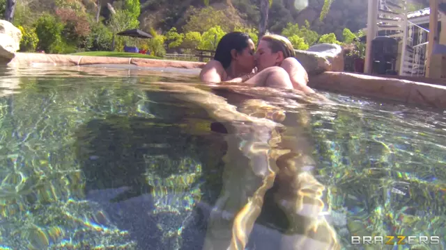 Poster: Isis Love - Amp Blake Rose Bathing Suit Beauties