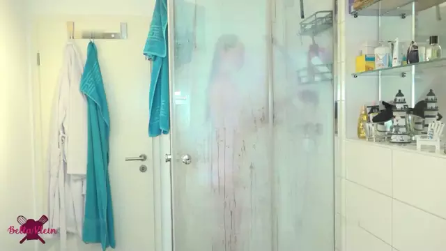 Poster: - Bella-Klein - Kommst du mit mir in die Dusche Poster: - Bella-Klein - Kommst du mit mir in die Dusche
