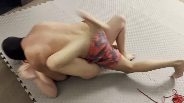 Poster: Foxxysqueeze - Squirt in your provocative face in wrestling!