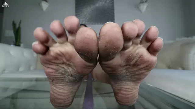 Poster: Princess Ivory - - Tongue Scrub My Dirty Feet -Handpicked Jerk-Off Instruction