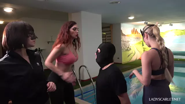 Poster: - Italian Lady Scarlet, Gea Domina and Cleo Domina in clip Slaps In The Swimming Pool